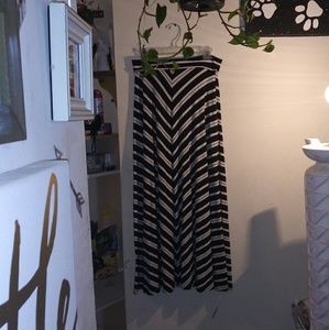 Size medium Victoria's Secret long skirt mint cond